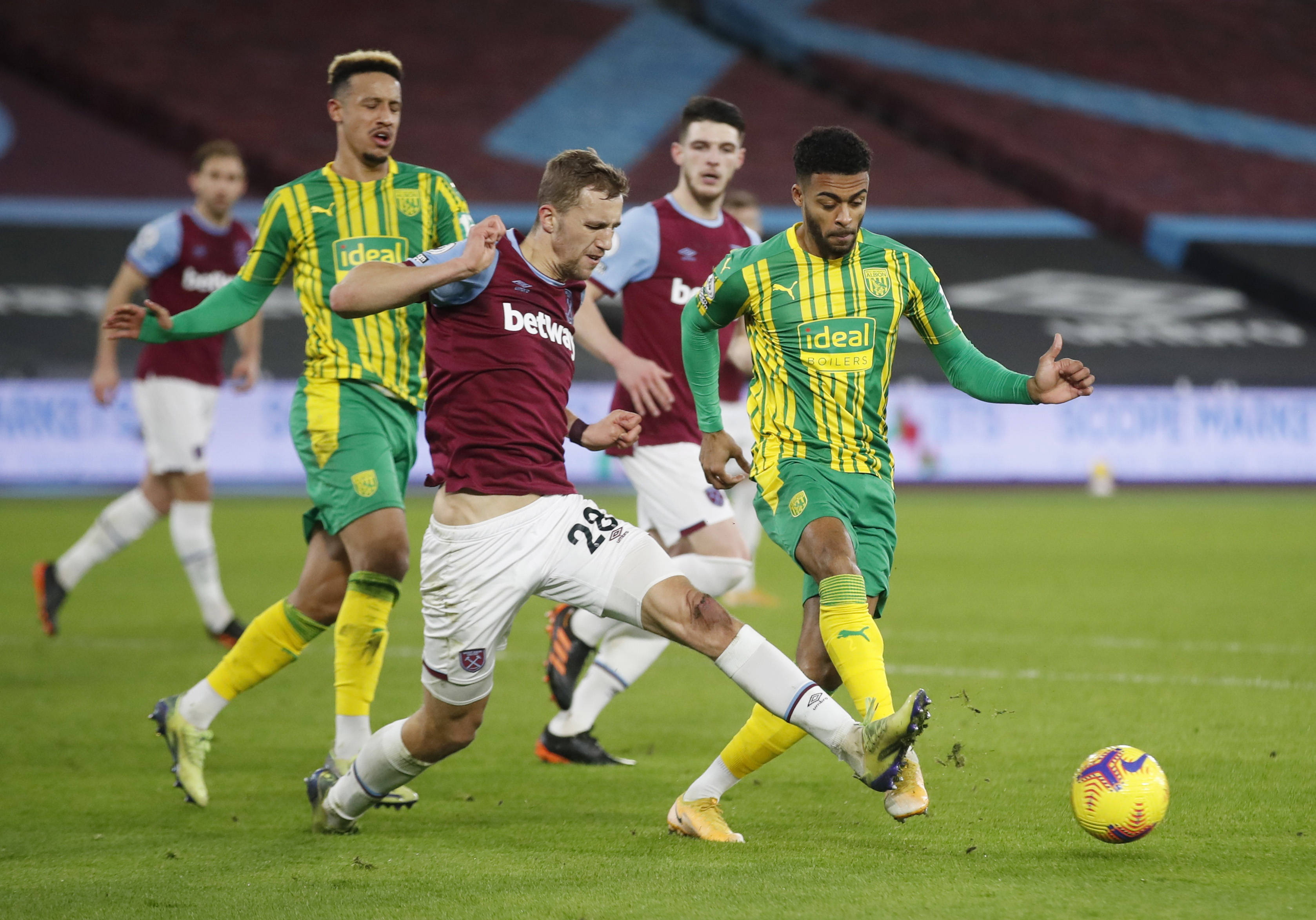 何未能在与 何未能在与